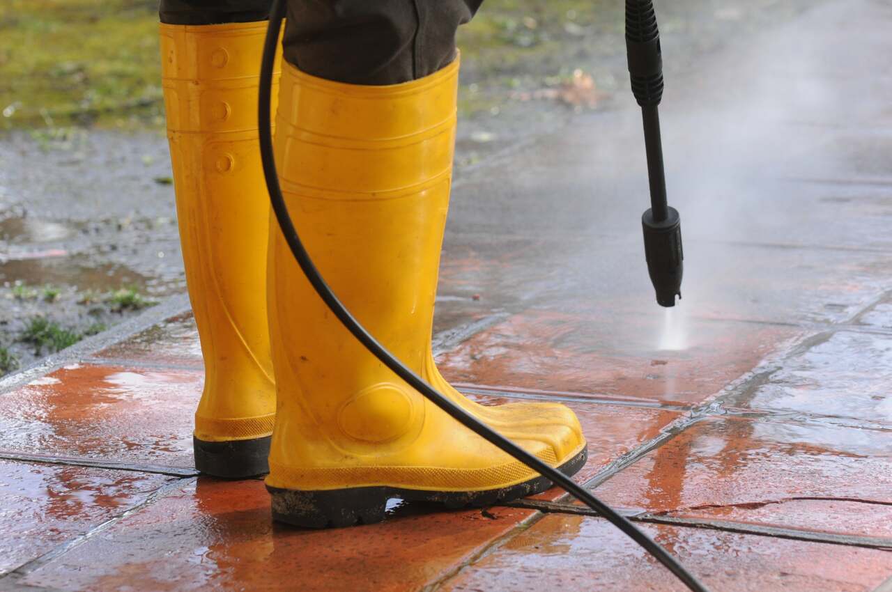 Mycie ciśnieniowe płytek i podjazdu w Szczecinie — realizacja