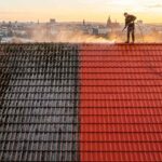 Renowacja dachówki ceramicznej w Szczecinie — porównanie połaci przed i po myciu